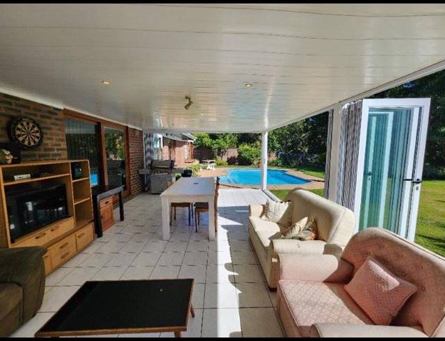 3 BEDROOM TOWNHOUSE FOR SALE IN MANORS